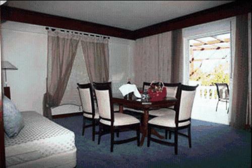 Crithoni's Paradise Hotel
