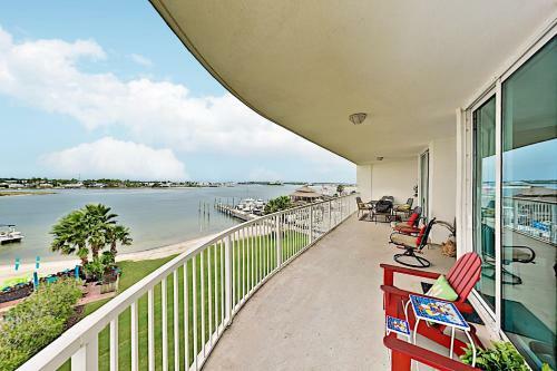 Apartamento Corner Unit - Huge Wraparound Balcony, Pools & Gym Condo