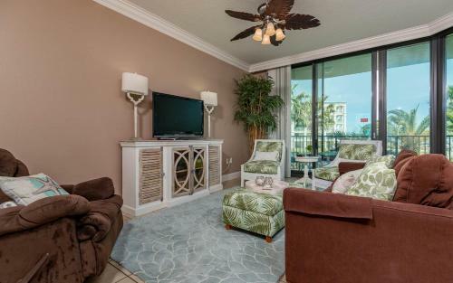 Hotel Phoenix On The Bay 2 By Brett Robinson Vacations