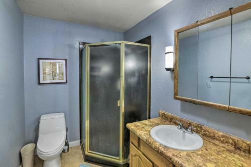 Anchorage Escape With Fireplace 11 Mi To Dtwn!