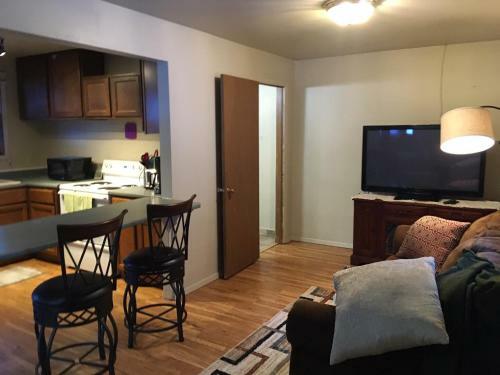 Headwall Hideaway - Private Two Bedroom Apartment