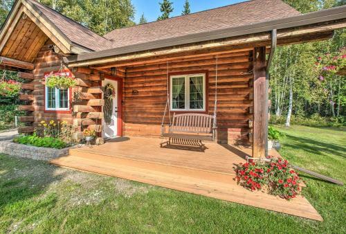 North Pole Log Cabin With Northern Lights Views!