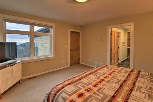 Modern Anchorage Home With Stunning Mtn Views!