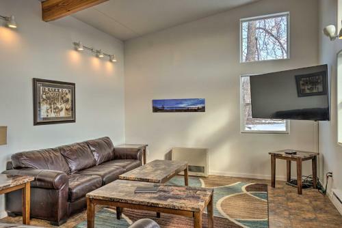 Pet-friendly Home With Northern Lights Aurora View