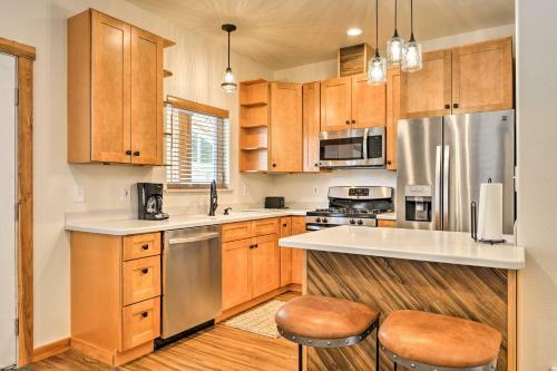 Townhome Near Kenai River With Deck And Fire Pit!