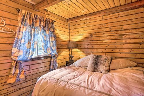 Cozy Kenai Riverfront Cabin Fishing Paradise