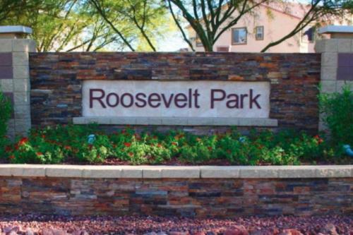 Resort Style Living In A Spacious Avondale Beauty!