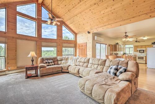 Secluded Heber Cabin With Valley Views And Deck!