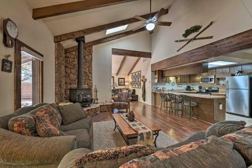 Spacious Pinetop Cabin - 7 Miles To Show Low!