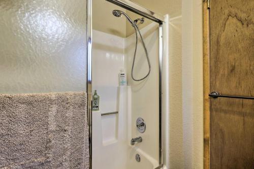 Spacious Pinetop Cabin With Deck, 1 Mi To Golf!