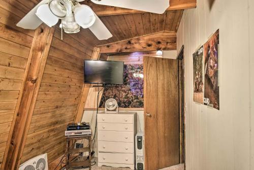 Munds Park Cabin With Furnished Deck And Fire Pit!