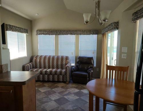 Mesa Spirit Park Model Premium 7 - Entire Home 55 Plus Community
