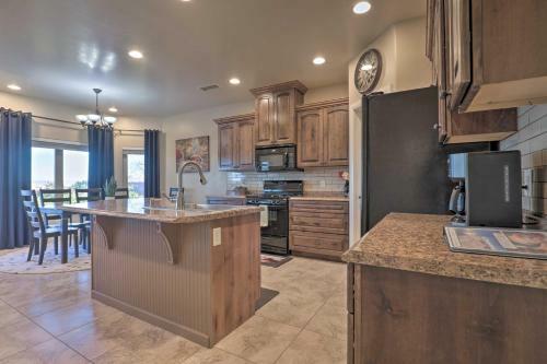 Horseshoe Bend Retreat With Fire Pit, Patio And Mtn Views