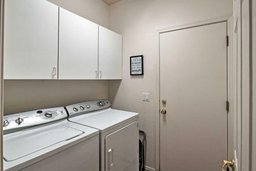 Zen Family Home On Legacy Golf Course With Pvt Pool!