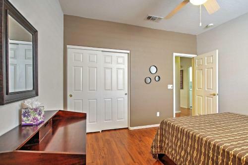 Zen Family Home On Legacy Golf Course With Pvt Pool!