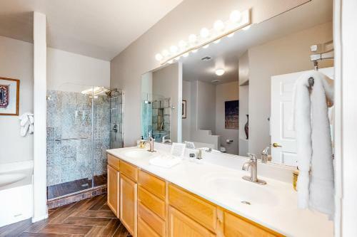 Vistoso Condo #218c