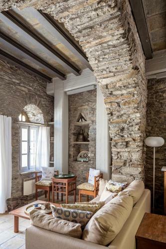 Crossroads Inn Traditional Lodging