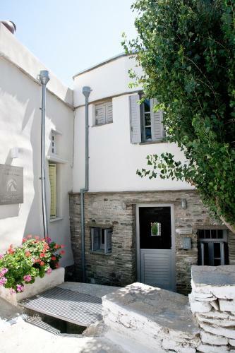 Crossroads Inn Traditional Lodging