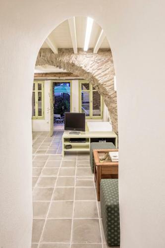 Crossroads Inn Traditional Lodging