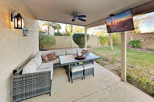Upgraded Retreat - Poolside Oasis, Patio & Grill Home