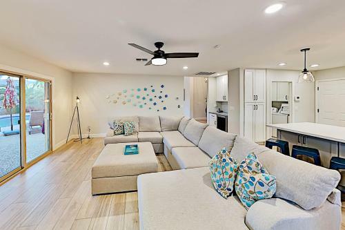 Upgraded Retreat - Poolside Oasis, Patio & Grill Home