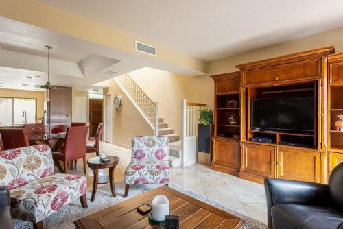 New Listing! ?phoenix Rose? On The Fairway Townhouse