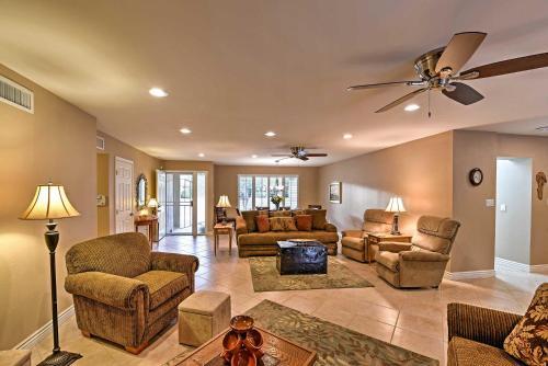 Phoenix House With Patio - 1 Block To Public Transit!