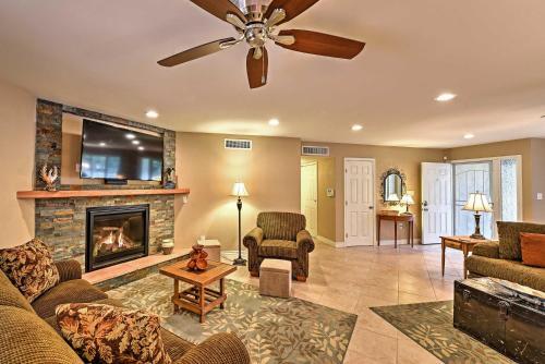 Phoenix House With Patio - 1 Block To Public Transit!