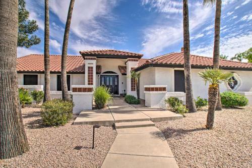 Trendy Phoenix Home With Pool - Walk To Lookout Mtn!