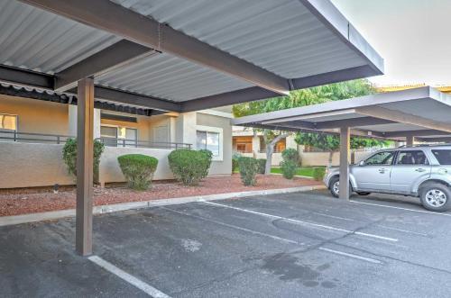 Apartamento Phoenix Couples Condo With Deck And Pool And Spa Access!