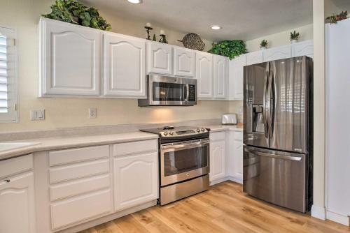 Quiet Desert Refuge With Mtn Views - Walk To Trails!