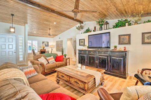 Quiet Desert Refuge With Mtn Views - Walk To Trails!