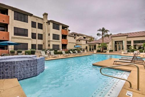 Apartamento Chic Condo With Pool About 3 Mi To Downtown Phoenix!