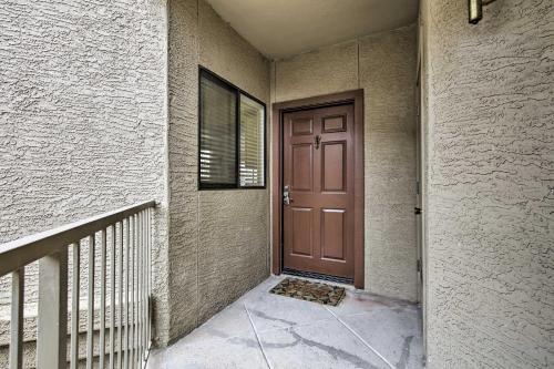 Apartamento Chic Condo With Pool About 3 Mi To Downtown Phoenix!