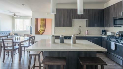 Apartamento Wanderjaunt - Chic Central Phoenix Apts