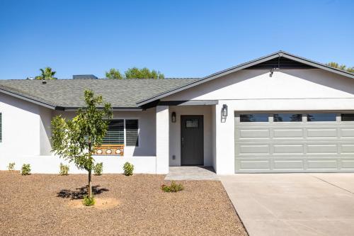 Family Friendly Modern With Gated & Heated Pool Home