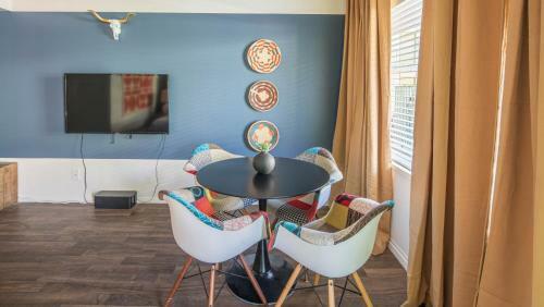 Wanderjaunt -- Classic Downtown Phoenix Apartments