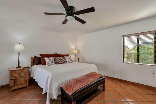 Stylish Scottsdale Home With Yard Pets Welcome
