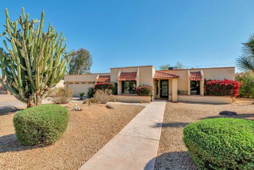 Stylish Scottsdale Home With Yard Pets Welcome