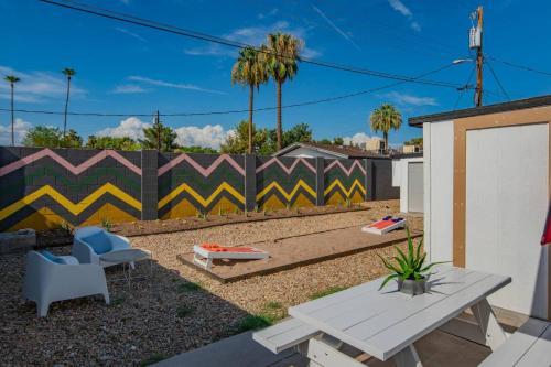 Sleek 2br Phoenix Townhome By Wanderjaunt