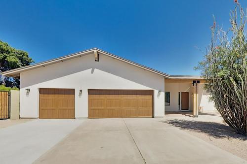 Brand-new Desert Retreat With Private Backyard Oasis Home