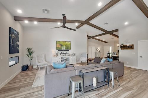 Brand-new Desert Retreat With Private Backyard Oasis Home