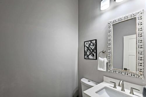 Upscale Phoenix Home With Backyard, Near Golf!