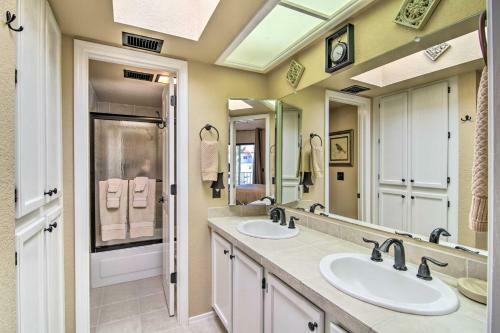 Grand Phx Townhome With Central Location, Pool Access