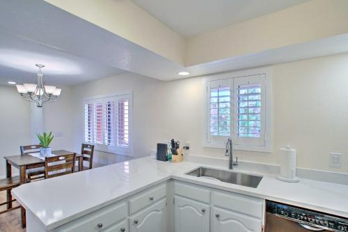 Apartamento Modern Paradise Valley Escape With Pool Access!