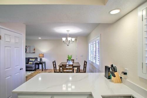 Apartamento Modern Paradise Valley Escape With Pool Access!