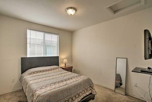 North Phoenix Townhome With Balcony, Pool Access