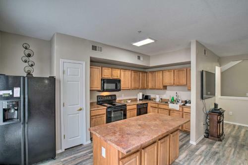 North Phoenix Townhome With Balcony, Pool Access