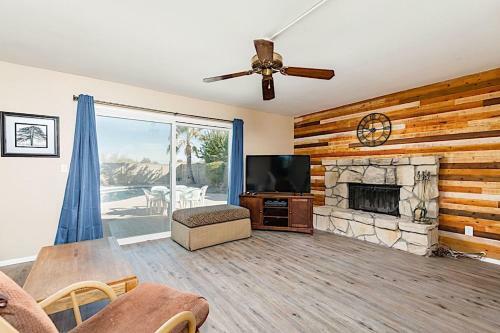 Shadow Mountain Retreat 4br By Casago