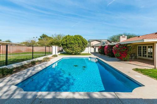 North Phoenix 6 Bdrm W Guest House And Htd Pool